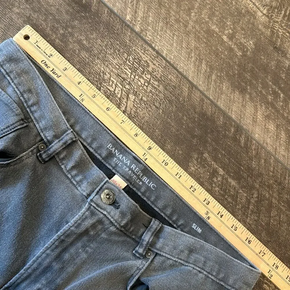 Banana Republic Men's The Traveler Slim Jeans Light Gray Size 35x34